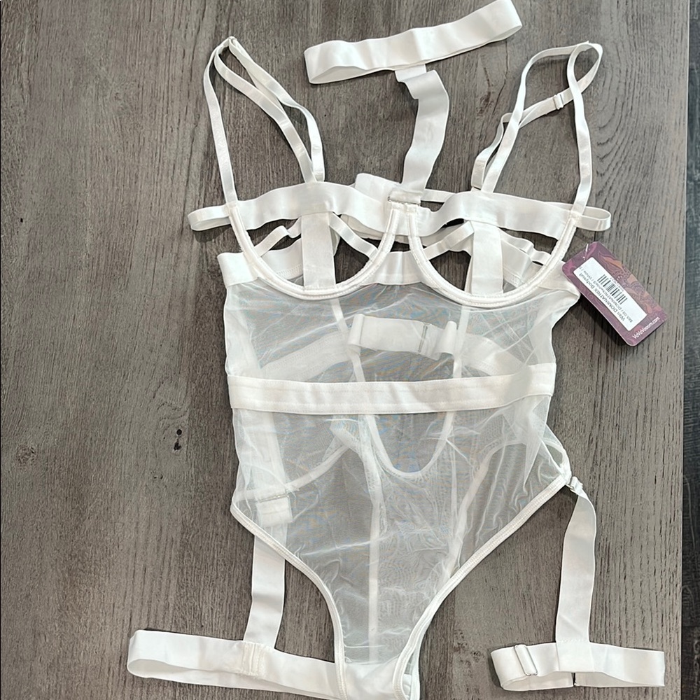 White Lace Bras with Adjustable Straps and Underwire